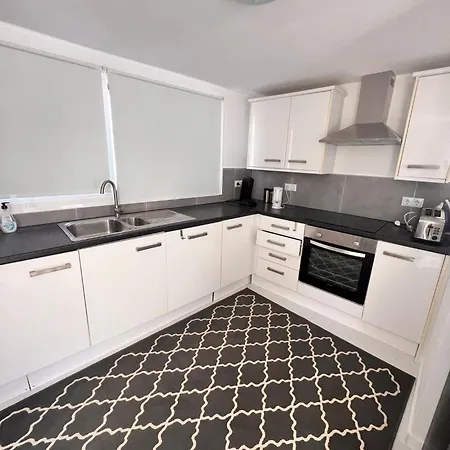 Great Location House With Parking Close To Puerto Banus W Jacuzzi * Marbella