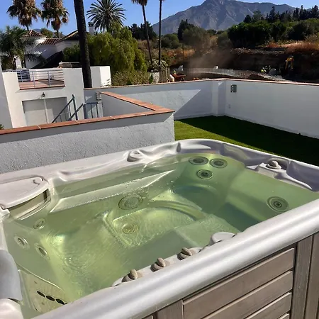 Great Location House With Parking Close To Puerto Banus W Jacuzzi * Marbella
